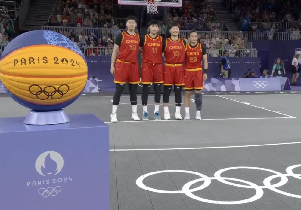 以不同队徽 以不同队徽